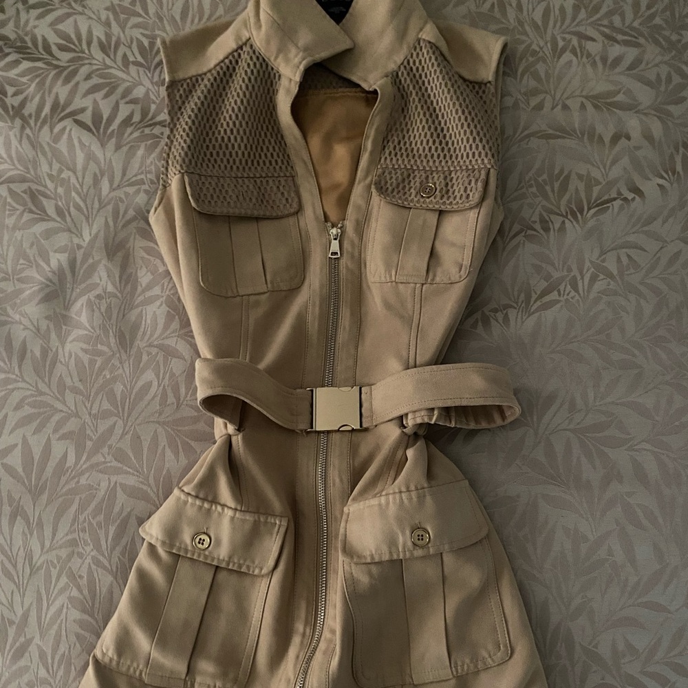 Bebe full zip tan/ camel adjustable belted dress